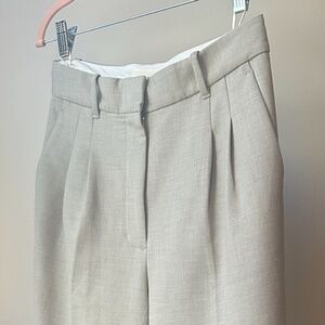 Aritzia Wilfred Effortless Crop Pant Size 6 in Colour Heather Ashen